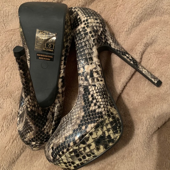 Heels - Picture 2 of 2